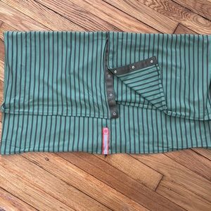 Lululemon customizable snap scarf
